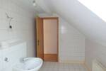 Gemütliche 3-Zimmer DachWohnung mit Laminat und Bad mit Dusche * handwerlich begabte Mieter gesucht