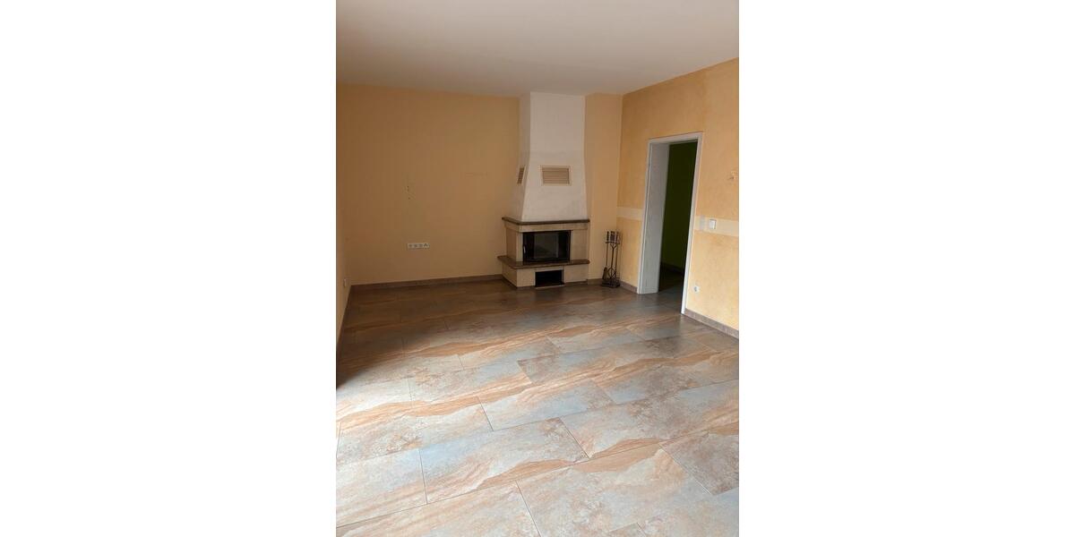 Haushälfte, 130m² mit Kamin Wintergarten Carport über 2 Etagen 3.5 zimmer