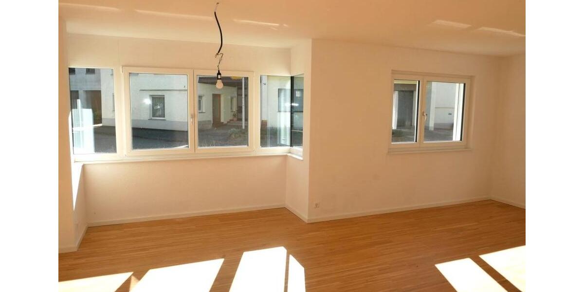 Wunderschöne Neubauwohnung mit Garten in ruhiger Lage! 4,5-Zimmer - Garage und Stellplatz! 4.5 zimmer