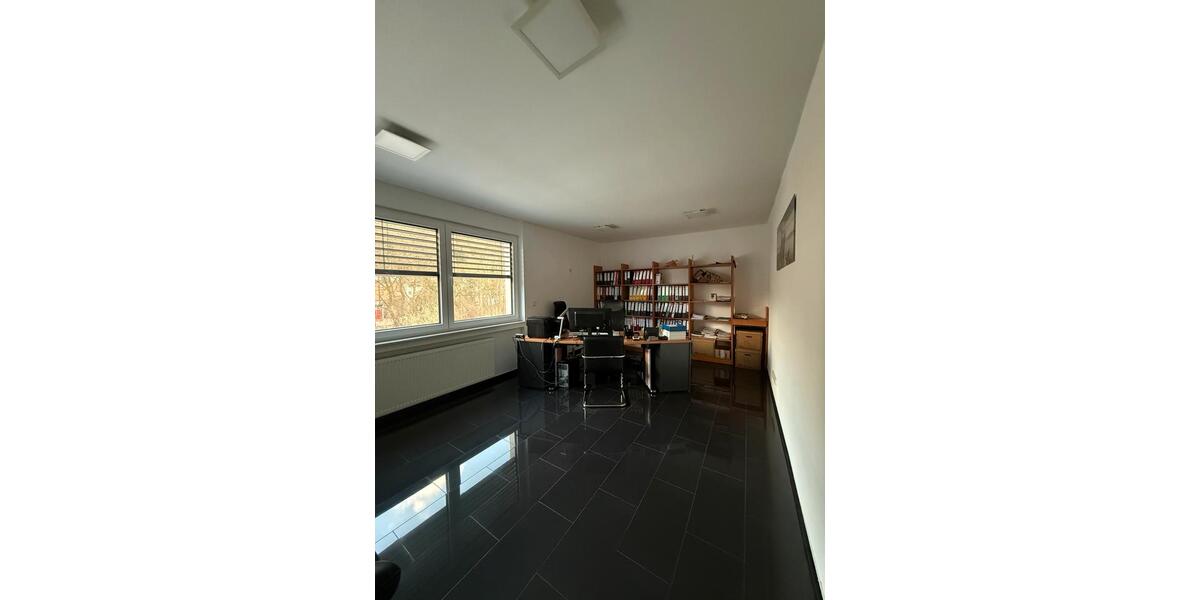 Etagenwohnung Saarbrücken Neue Bremm - 4 Zimmer, 160 m&sup2;, 2.400&euro; | Angebot:26023054