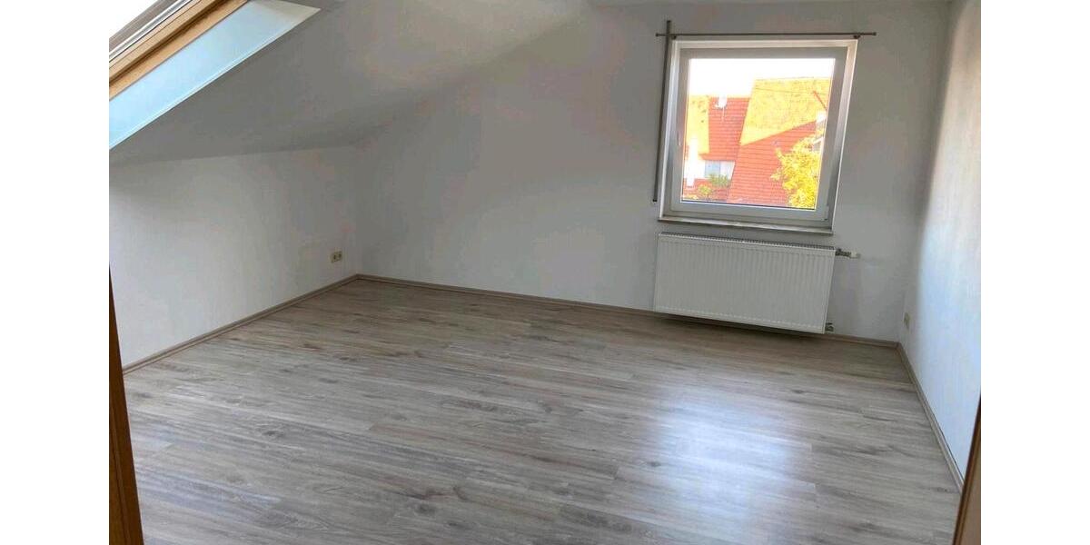 Dachgeschoßwohnung Beuren - 3 Zimmer, 80 m&sup2;, 880&euro; | Angebot:26042470