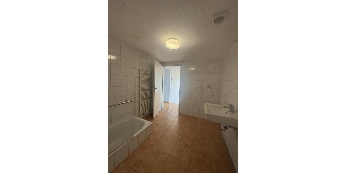 Dachgeschoßwohnung Moers - 3 Zimmer, 100 m&sup2;, 750&euro; | Angebot:22127287