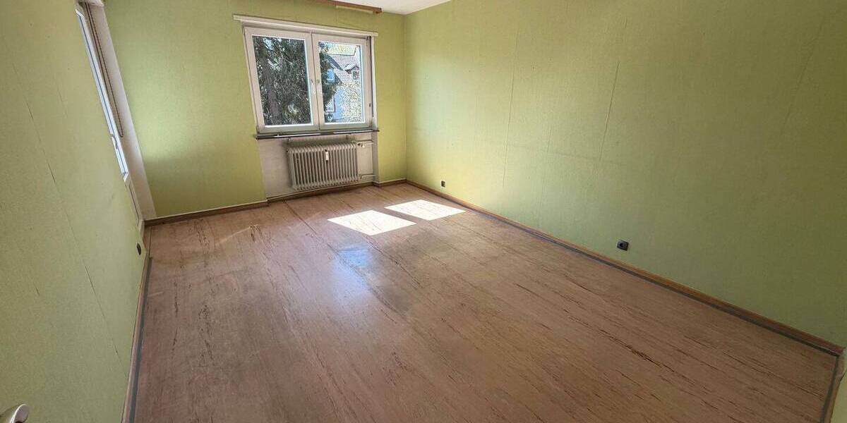 Etagenwohnung Saarbrücken Brebach-Fechingen - 3 Zimmer, 94 m&sup2;, 700&euro; | Angebot:26092634