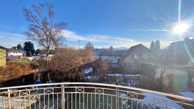 Helles, ruhiges Büro mit Balkon & TG-Stellplatz in Laufen. 1 zimmer