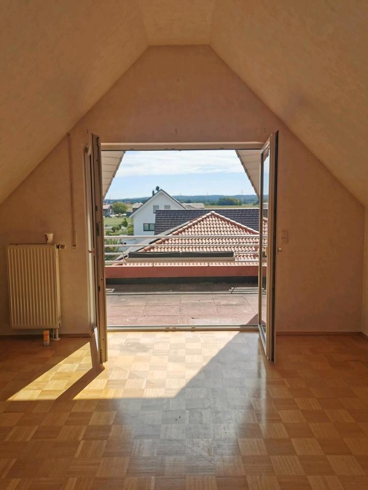 Lichtdurchflutete 2-Zimmer-Wohnung in ruhiger Lage mit Balkon