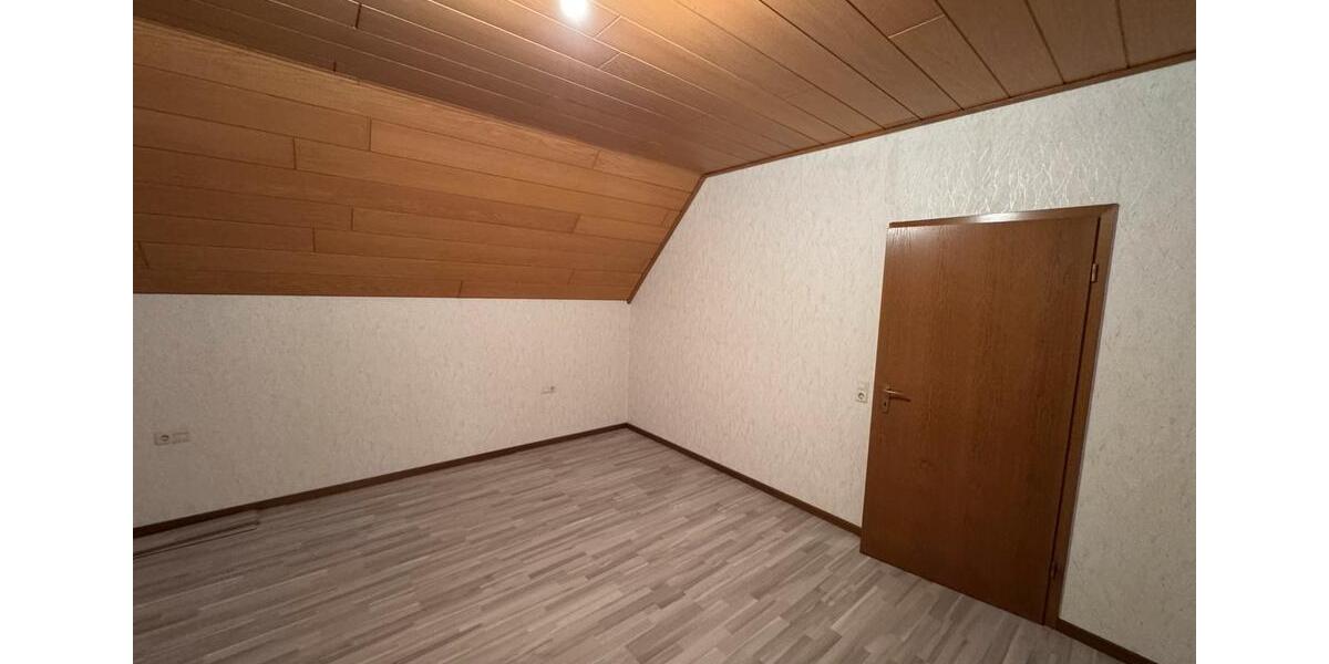 Dachgeschoßwohnung Preußisch Oldendorf - 2 Zimmer, 75 m&sup2;, 470&euro; | Angebot:25256413