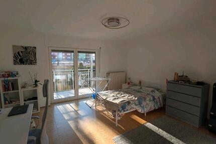 Großes Zimmer in 3-WG Maxfeld 4 zimmer