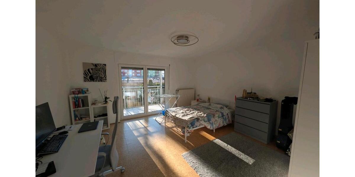 Großes Zimmer in 3-WG Maxfeld 4 zimmer