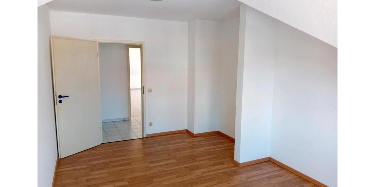 Dachgeschoßwohnung Waldems - 3 Zimmer, 110 m&sup2;, 800&euro; | Angebot:25977156