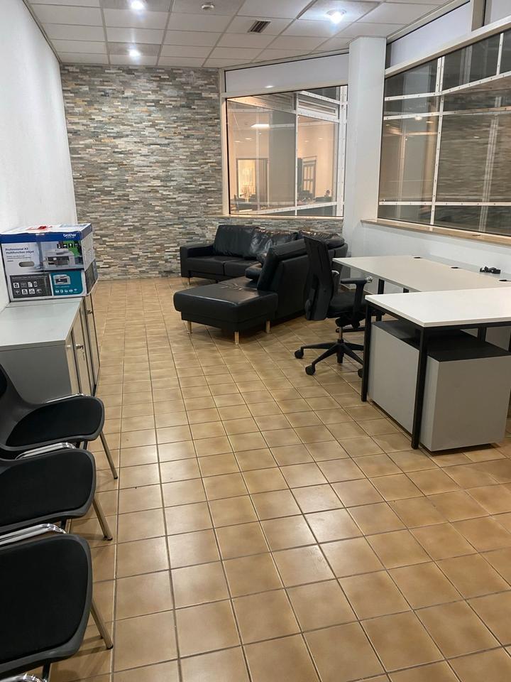 Büro mit WC und kleiner Küche