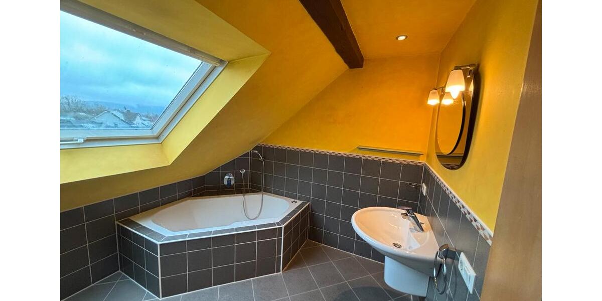 Dachgeschoßwohnung Homburg - 2 Zimmer, 75 m&sup2;, 680&euro; | Angebot:26393244