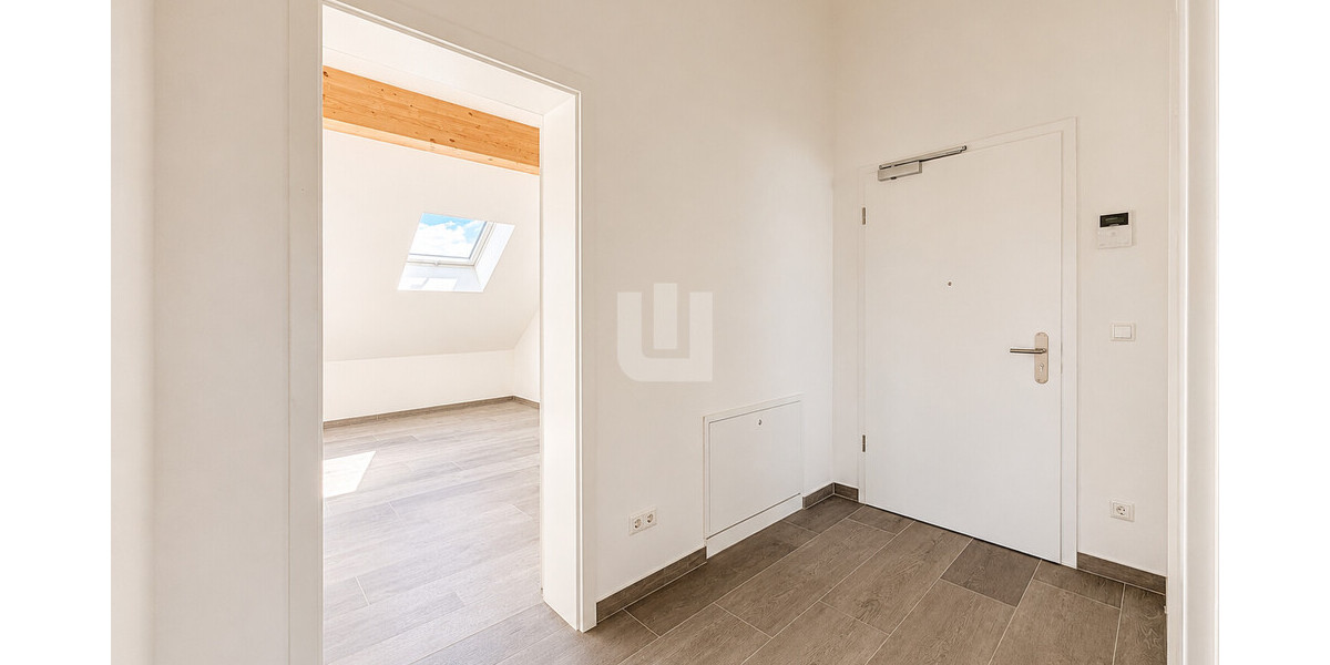 WINDISCH - ERSTBEZUG! Hochwertige 2-Zi.-DG - Wohnung mit EBK, Balkon und privatem Garten - Dachgeschoßwohnung Gröbenzell | Angebot:26764137