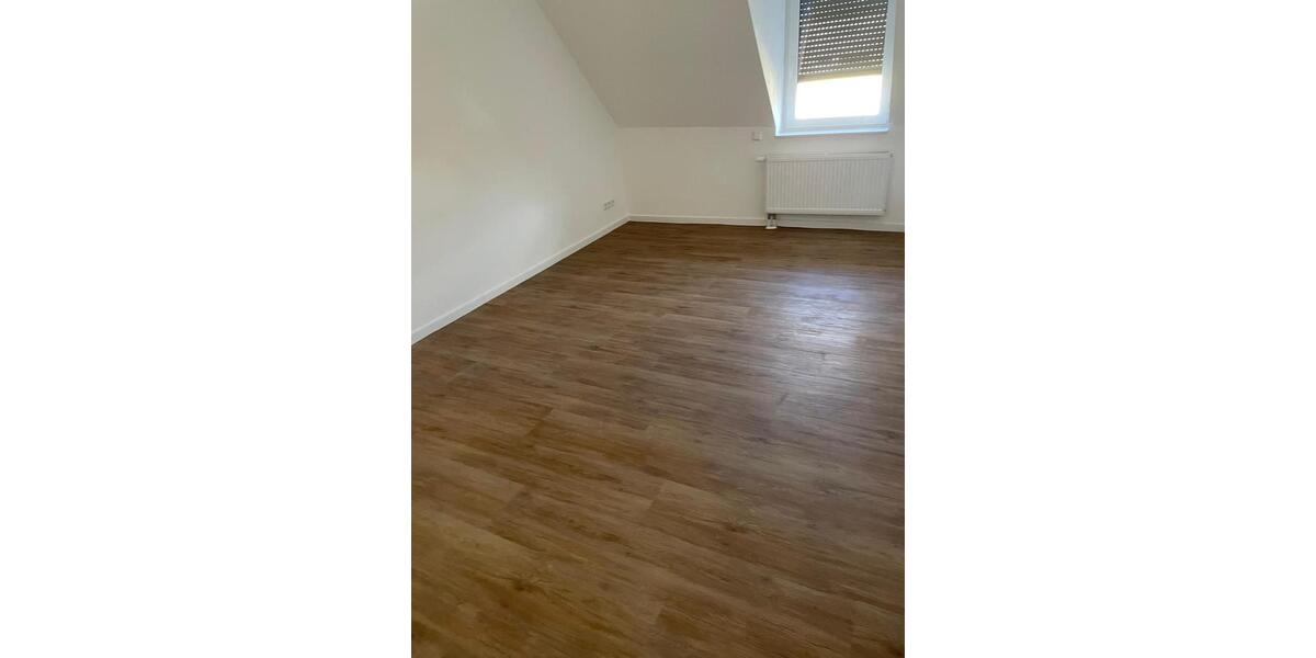 Dachgeschoßwohnung Pirmasens - 6 Zimmer, 138 m&sup2;, 1.200&euro; | Angebot:25395415