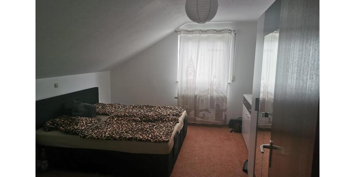 Dachgeschoßwohnung Tuttlingen - 2.5 Zimmer, 75 m&sup2;, 700&euro; | Angebot:25051503