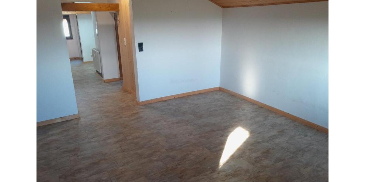 Dachgeschoßwohnung Oberschneiding - 3 Zimmer, 68 m&sup2;, 525&euro; | Angebot:25978830