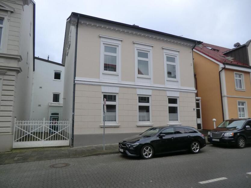 Büro-, Praxis-, Gewerbegebäude