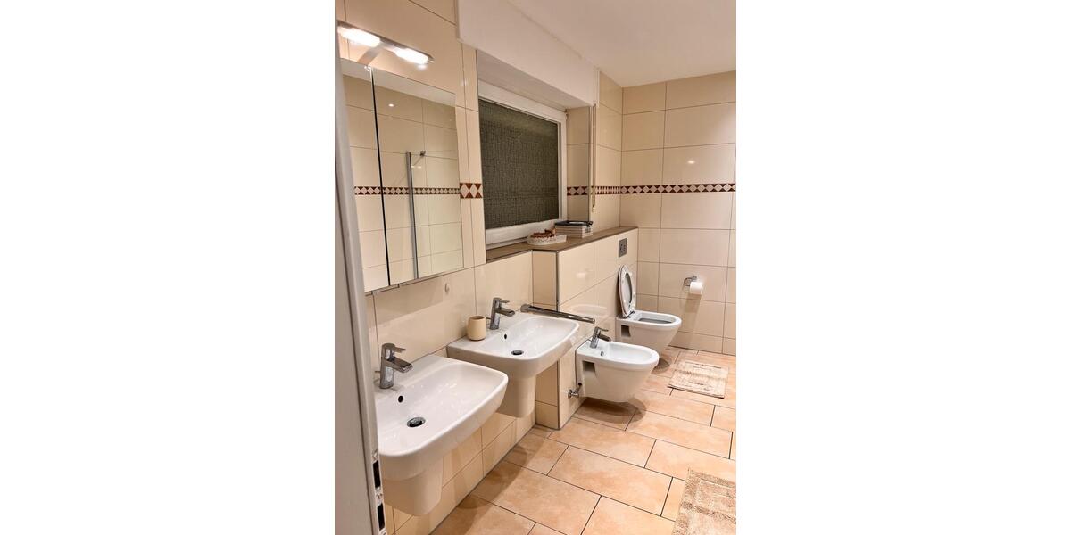 Wohnen auf Zeit Wesel Bislich - 5 Zimmer, 220 m&sup2;, 2.900&euro; | Angebot:26123312