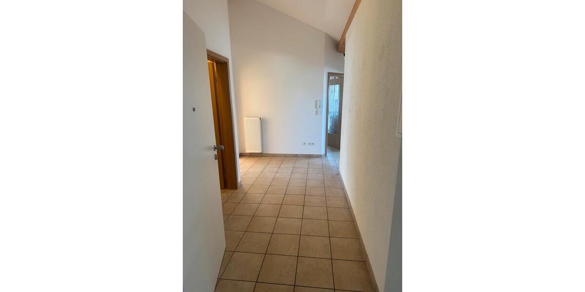 Dachgeschoßwohnung Deggendorf - 2.5 Zimmer, 72 m&sup2;, 790&euro; | Angebot:26603779