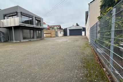 HalleBürogebäude mit Freifläche in Mussbach zimmer