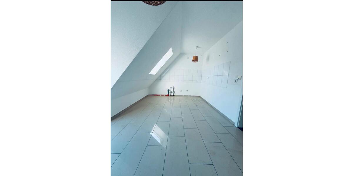 Dachgeschoßwohnung Ditzingen - 3.5 Zimmer, 85 m&sup2;, 1.200&euro; | Angebot:26603214