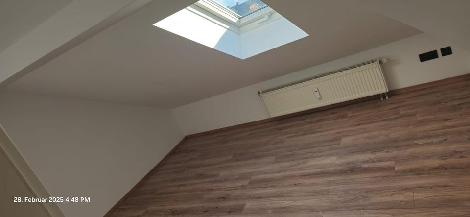 Dachgeschoßwohnung Sonneberg - 2.5 Zimmer, 75 m&sup2;, 475&euro; | Angebot:25205336
