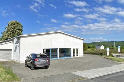 Vielseitige Gewerbehalle – ideal für Handel, Studio oder Lager zimmer