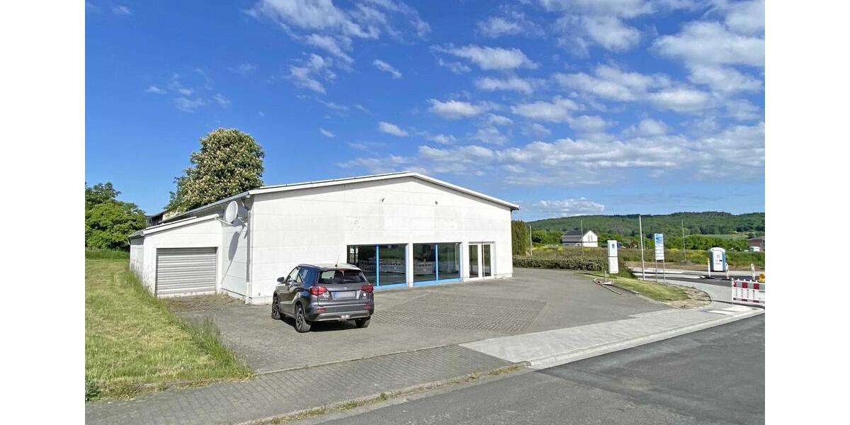 Vielseitige Gewerbehalle – ideal für Handel, Studio oder Lager zimmer