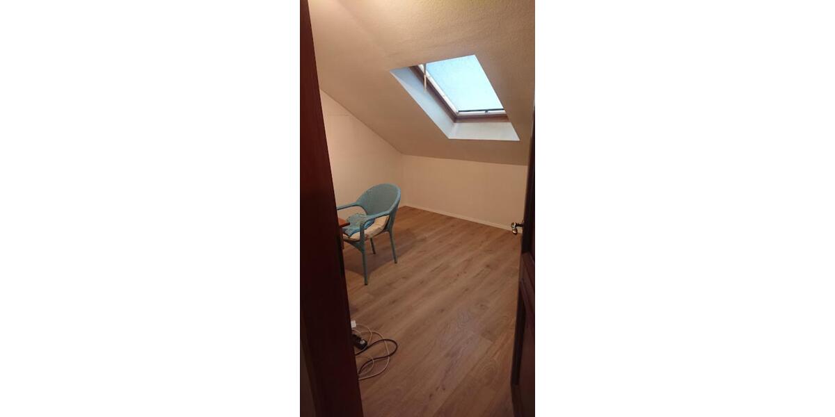 Dachgeschoßwohnung Schöneck - 4 Zimmer, 94 m&sup2;, 1.150&euro; | Angebot:25354710