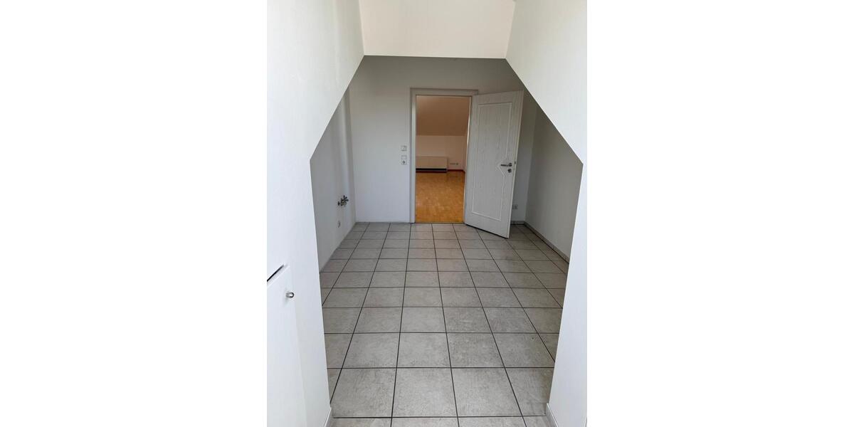 Dachgeschoßwohnung Schöllnach - 2 Zimmer, 88 m&sup2;, 600&euro; | Angebot:26101489