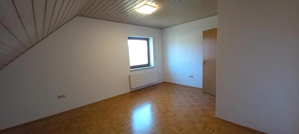 Dachgeschoßwohnung Jagstzell - 4 Zimmer, 90 m&sup2;, 650&euro; | Angebot:26312686