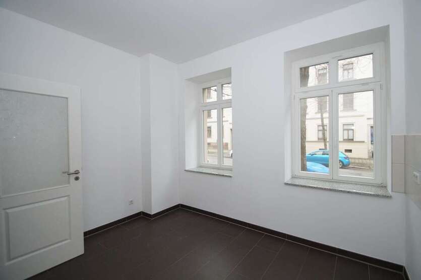 mit 360° Rundgang! Sanierte 2 Zimmer mit Balkon + großer Küche am Brühl! 2 zimmer