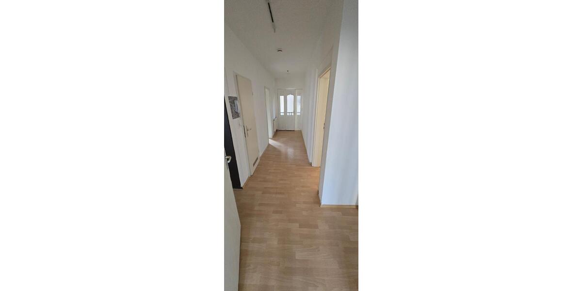 Etagenwohnung Meiningen - 4 Zimmer, 100 m&sup2;, 600&euro; | Angebot:23682247