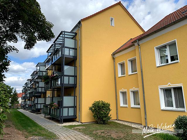 Erdgeschoßwohnung mit großem Balkon - jetzt einziehen!