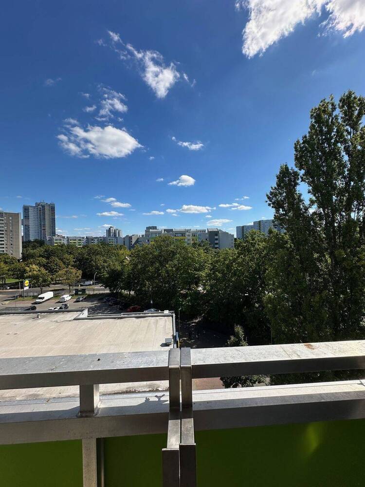 **MODERNISIERTE 3 Zimmer Wohnung MIT BALKON UND NEUEM WANNENBAD**