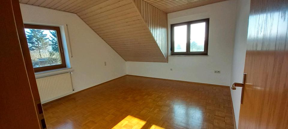 Dachgeschoßwohnung Jagstzell - 4 Zimmer, 90 m&sup2;, 650&euro; | Angebot:26312686