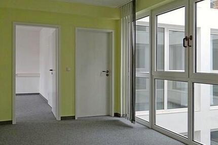 (12994_05) MGN: provisionsfrei! große abgeschlossene Büroeinheit mit Aufzug und Parkplatz direkt in der Meininger City! 4 zimmer