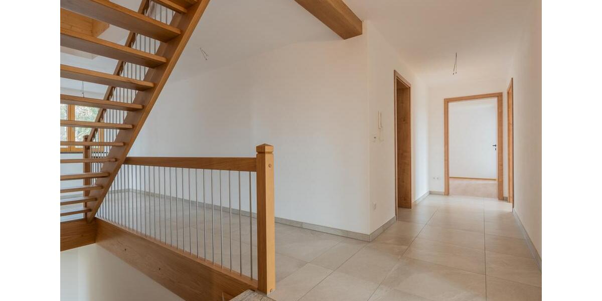 Etagenwohnung Neuburg am Inn - 4.5 Zimmer, 130 m&sup2;, 1.250&euro; | Angebot:26131537