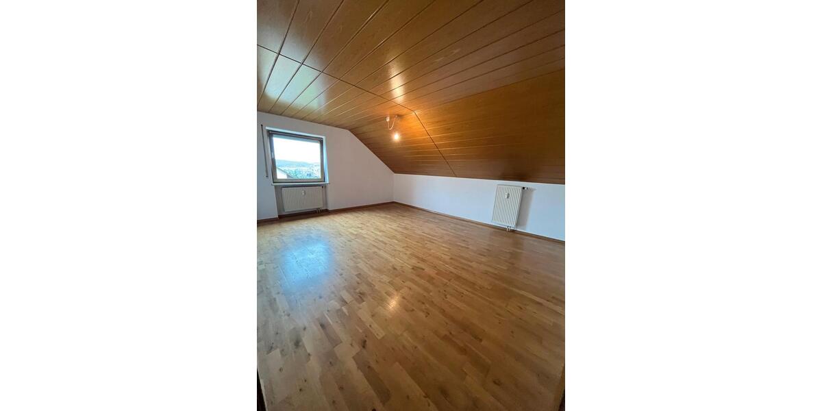 Dachgeschoßwohnung Neunburg vorm Wald - 4 Zimmer, 88 m&sup2;, 650&euro; | Angebot:24415537