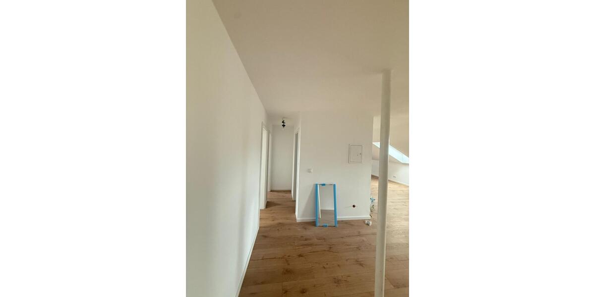 Dachgeschoßwohnung Niederaichbach - 4 Zimmer, 120 m&sup2;, 1.100&euro; | Angebot:25790907