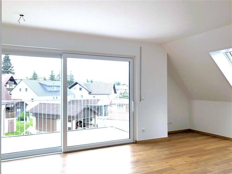 Charmante 3-Zimmer Dachgeschoßwohnung in Rot a. d. Rot