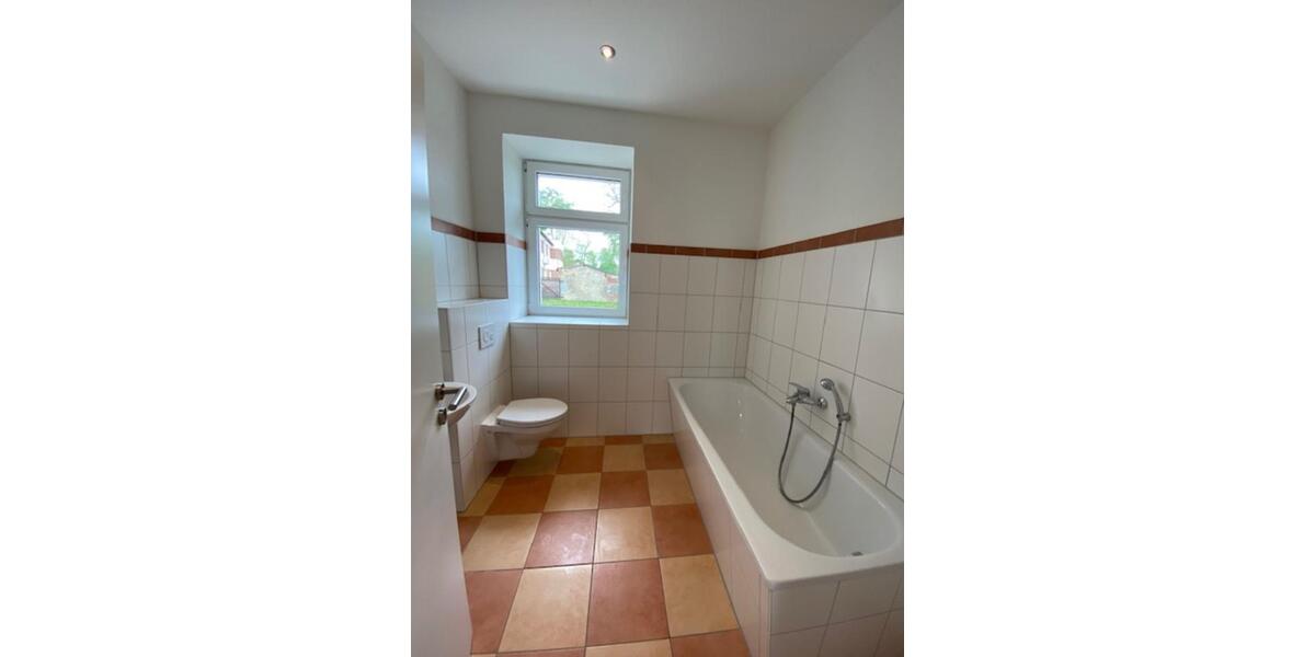 Etagenwohnung Burg - 4 Zimmer, 100 m&sup2;, 600&euro; | Angebot:23550803