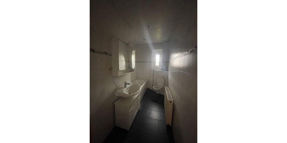 Etagenwohnung Aue - 4 Zimmer, 80 m&sup2;, 330&euro; | Angebot:25984873