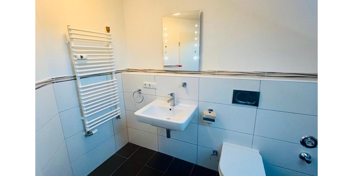 Dachgeschoßwohnung Adlkofen - 3 Zimmer, 66 m&sup2;, 800&euro; | Angebot:26694023