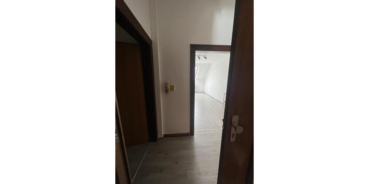 Dachgeschoßwohnung Kaiserslautern Betzenberg - 4 Zimmer, 100 m&sup2;, 950&euro; | Angebot:25313088