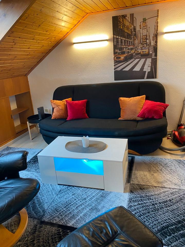 Möblierte Dachgeschoss Wohnung zimmer