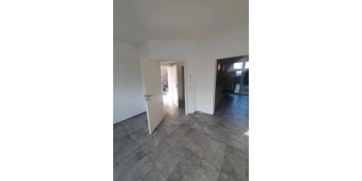 Erdgeschoßwohnung Essen (Oldenburg) - 3 Zimmer, 100 m&sup2;, 880&euro; | Angebot:25455524