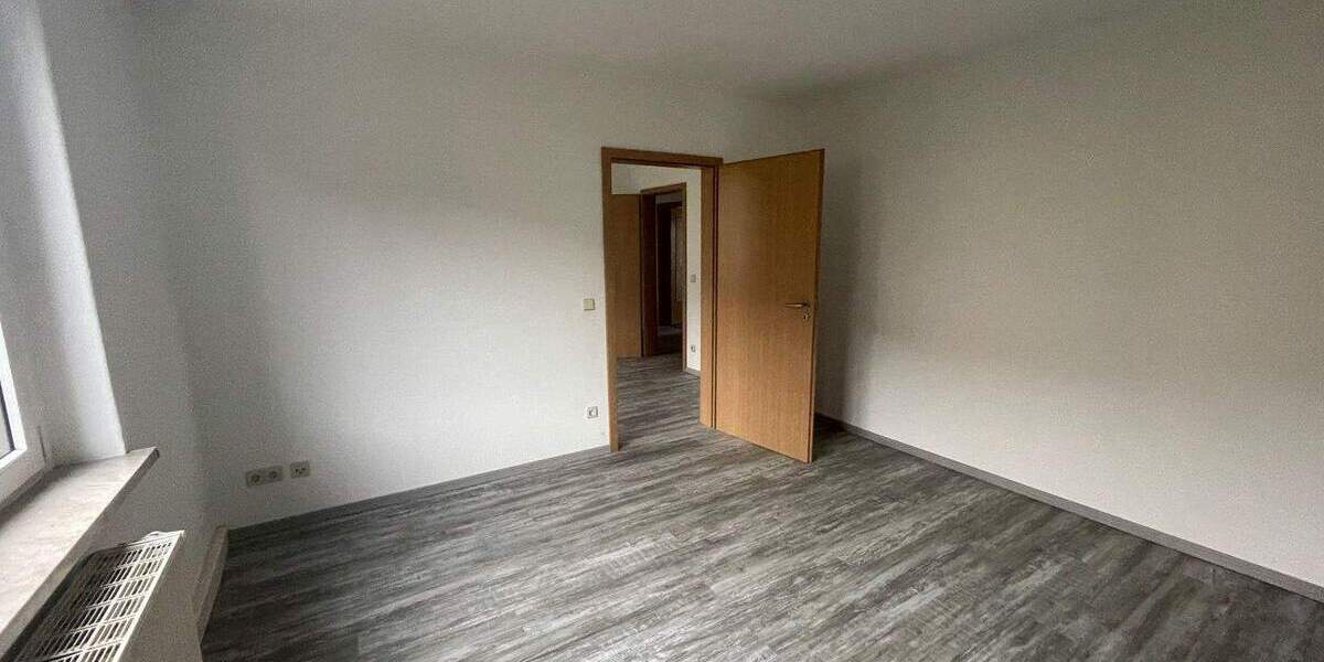 Etagenwohnung Aue - 4 Zimmer, 80 m&sup2;, 330&euro; | Angebot:25984873