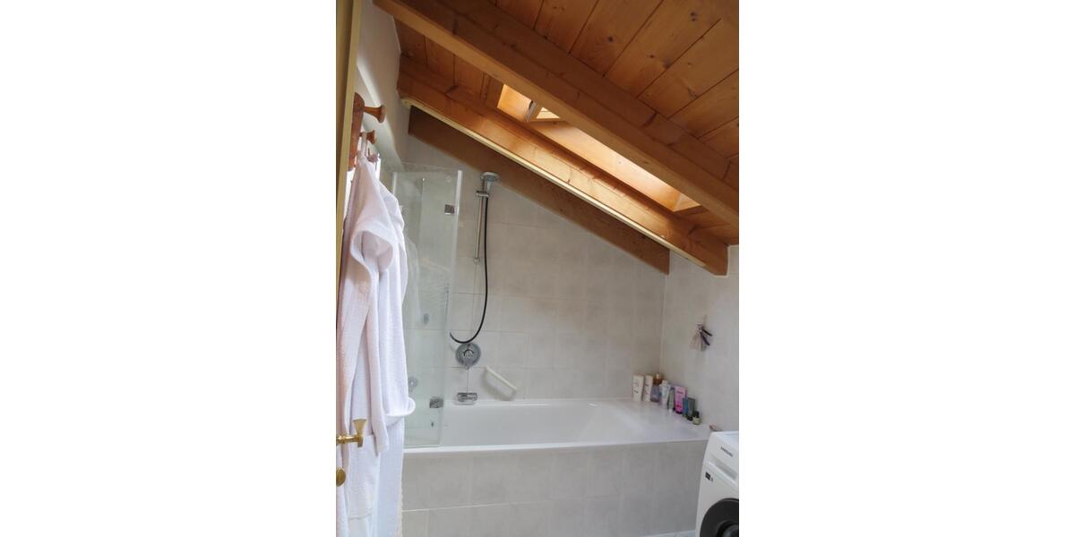 Dachgeschoßwohnung Mittenwald - 3 Zimmer, 80 m&sup2;, 990&euro; | Angebot:26638691