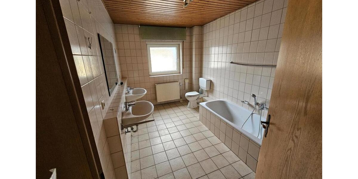 Doppelhaushälfte Wörth am Rhein - 6 Zimmer, 140 m&sup2;, 1.300&euro; | Angebot:25161044