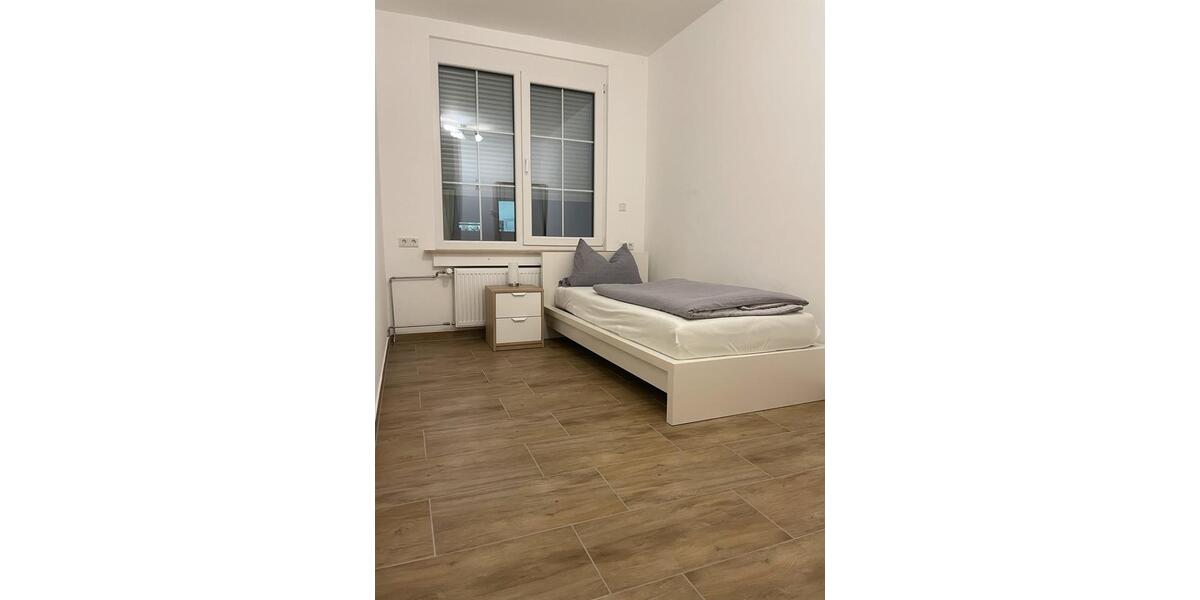 Wohnen auf Zeit Leichlingen (Rheinland) - 6 Zimmer, 16 m&sup2;, 18&euro; | Angebot:22243888